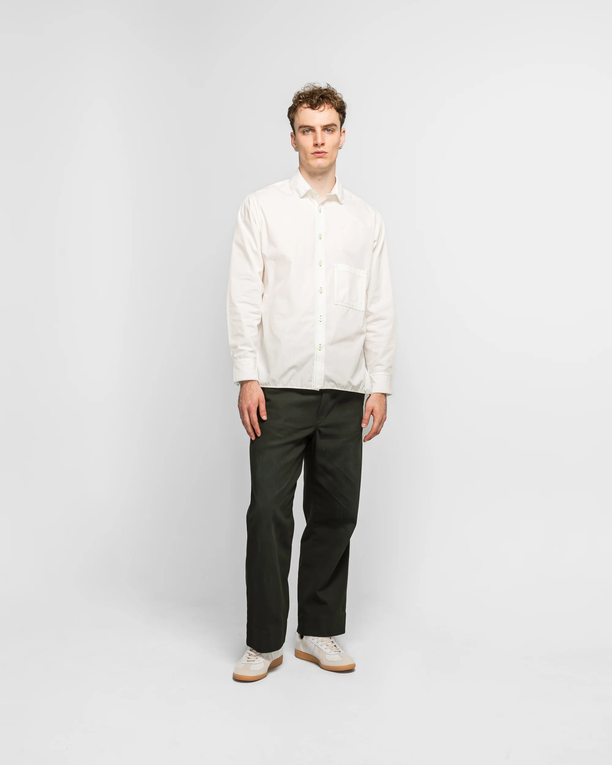 The Gardeners Shirt - Hydrangea White Poplin Green Stitching - Image 5