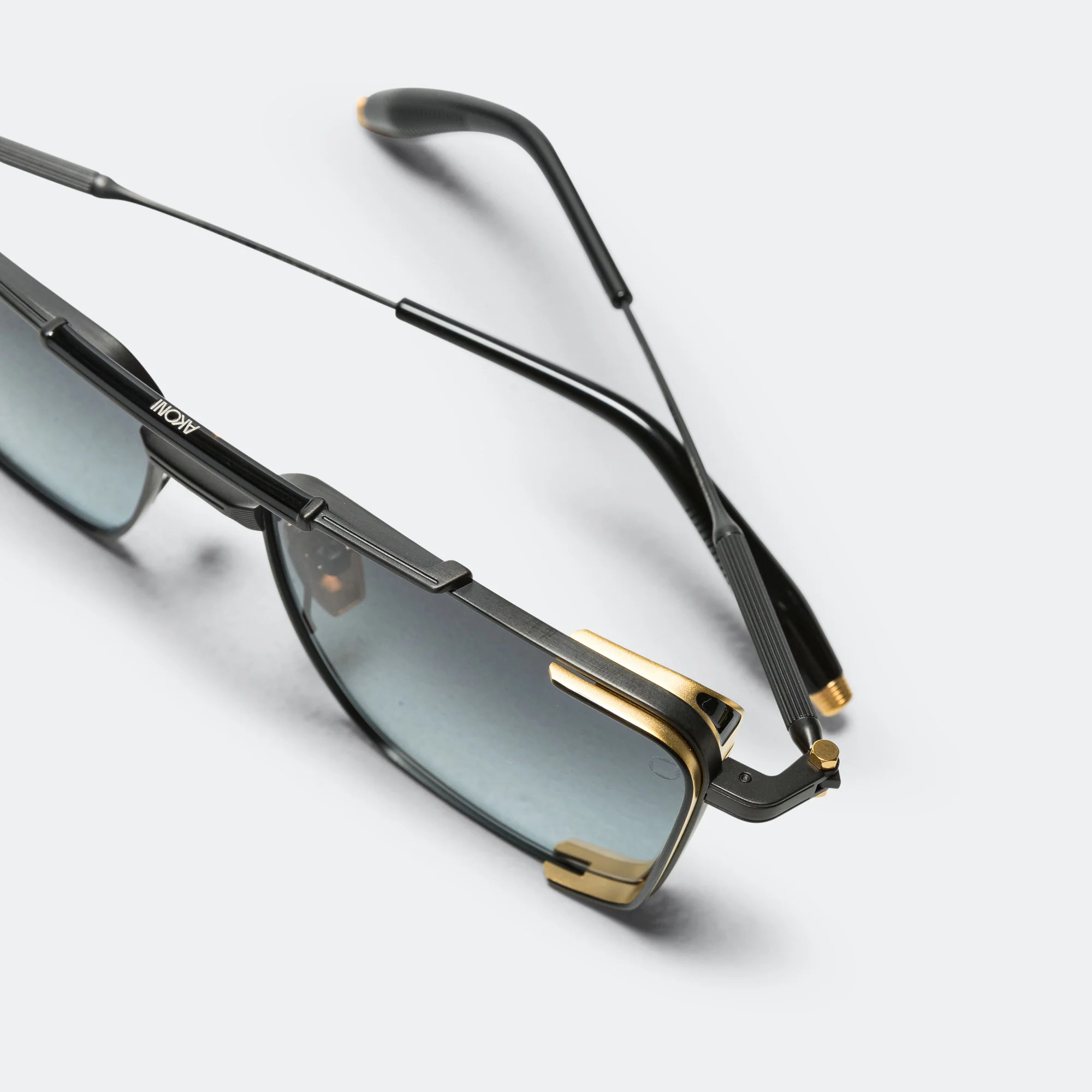 Hera - Matte Black/Matte Yellow Gold-Dark Grey Gradient Lenses - Image 4