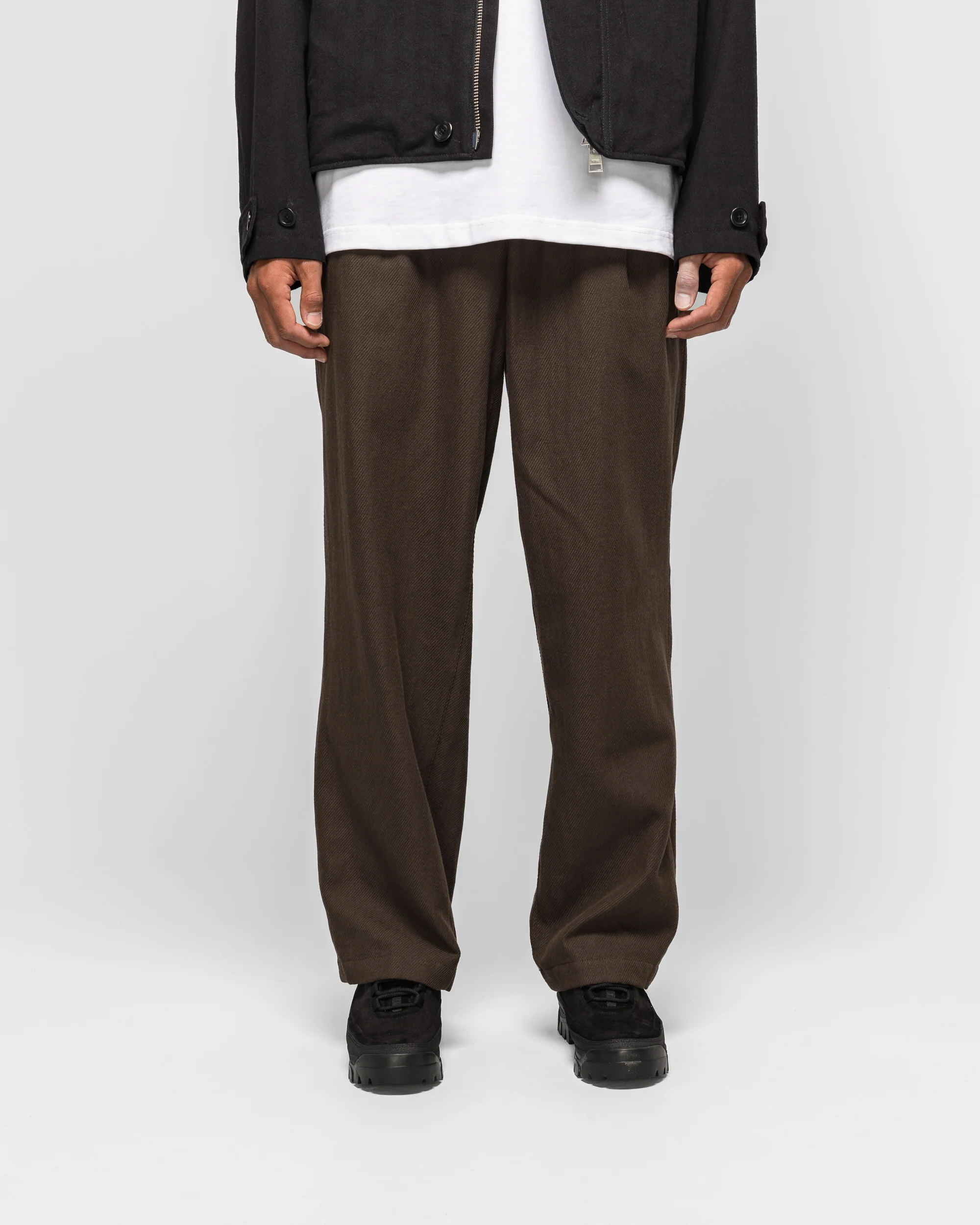 Hestur Relaxed Cotton Linen Twill Pleated Trouser - Delicioso Brown - Image 2